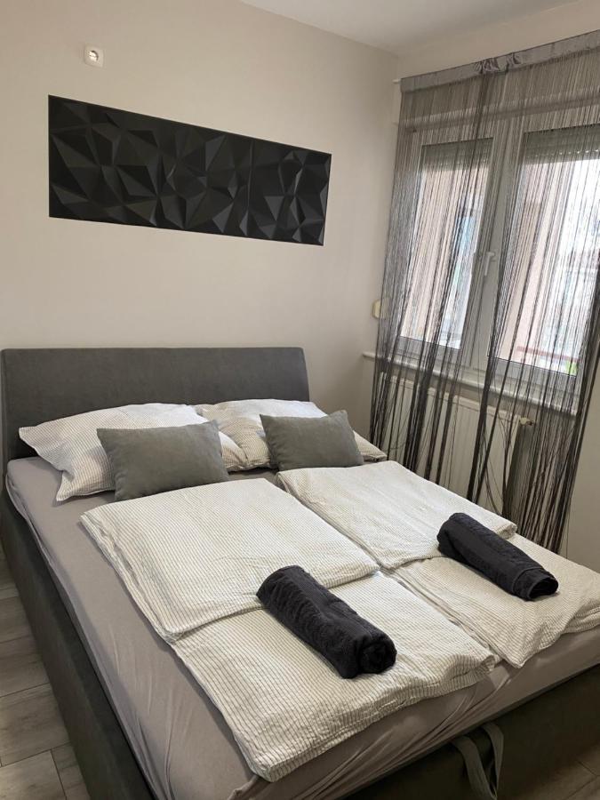 Gabrielle Apartman ไฮจ์ดุสโซบอสโล ภายนอก รูปภาพ